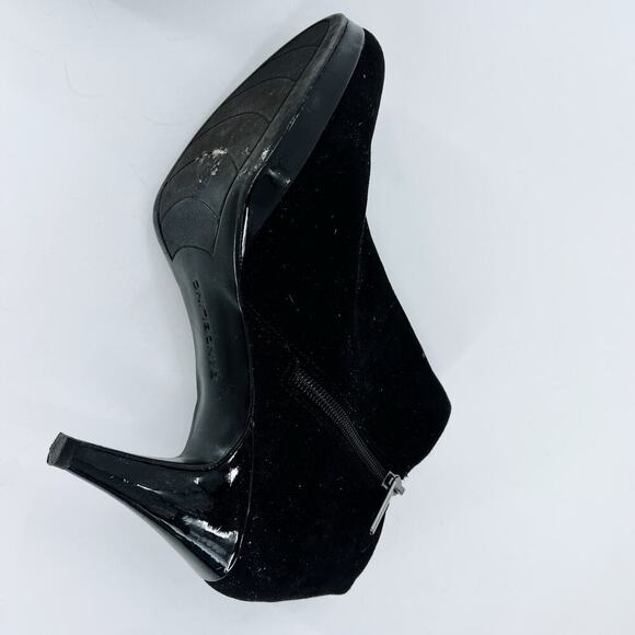 Bandolino Black Faux Suede Zip Ankle Heel Booties Size 9 - Picture 6 of 7